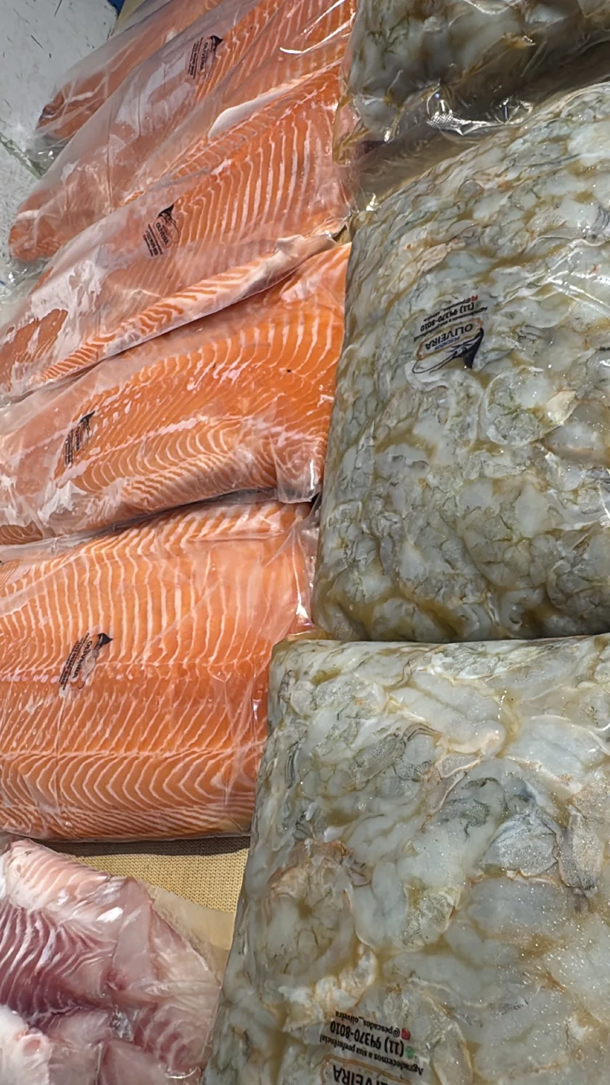 Cozinha profissional recebendo pescados da Pescados Oliveira
